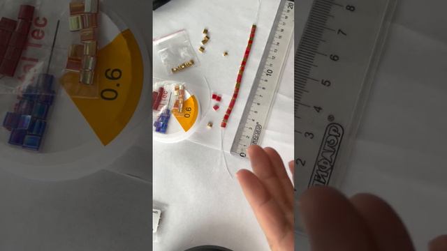 Процесс сборки браслета из бусин Miyuki Tila смотреть онлайн