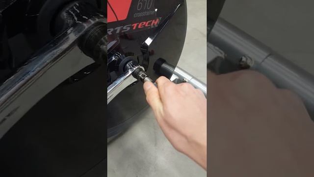 SPORTSTECH Crosstrainer CX610 Gehäuse öffnen