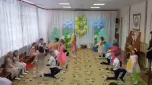 Танец «Мама мамочка моя» с платочками на 8 марта в детском саду. Старшая группа