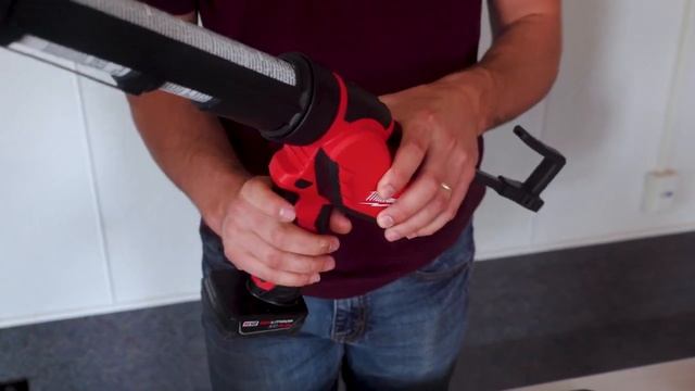 Milwaukee Monday M12 10oz. Caulk and Adhesive Gun смотреть онлайн