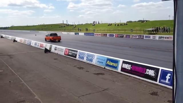 Ford f150 vs mk1 escort at Santa pod 1/6/2013 смотреть онлайн