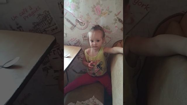 Моя Любимая Доченька!! Поёт от души ! Смотрите до конца!!)))Ржака!!!