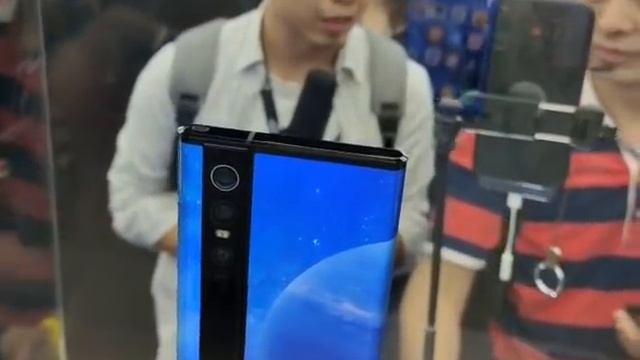 Концептфон Xiaomi Mi Mix Alpha показали на видео смотреть онлайн