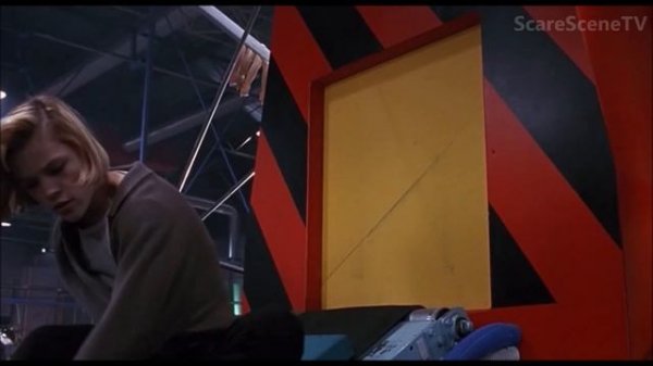 ЧАКИ УБИВАЮТ НА ФАБРИКЕ (ДЕТСКИЕ ИГРЫ 2)