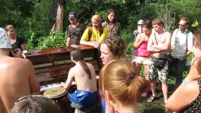 Пианино у моста, "Пустые холмы - 2010" смотреть онлайн