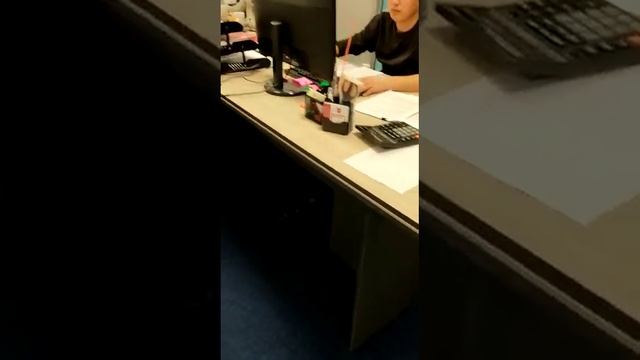 офисная мебель, стол и выкатная тумба с замком смотреть онлайн