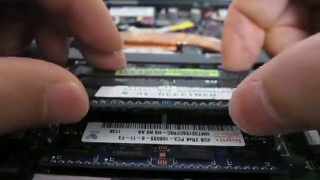 ASUS U24E-PX2430　4Gメモリの増設 смотреть онлайн