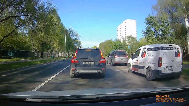 Езда на встречу,по дороге с односторонним движением, по полосе для общественного транспорта смотреть онлайн