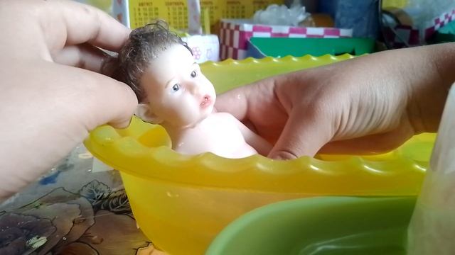 Купание мини реборна смотреть онлайн