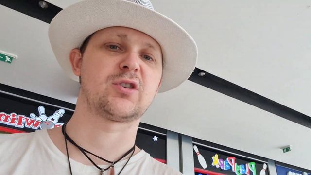 гуляем с Машей в Фетхие по торговому центру. Турция смотреть онлайн