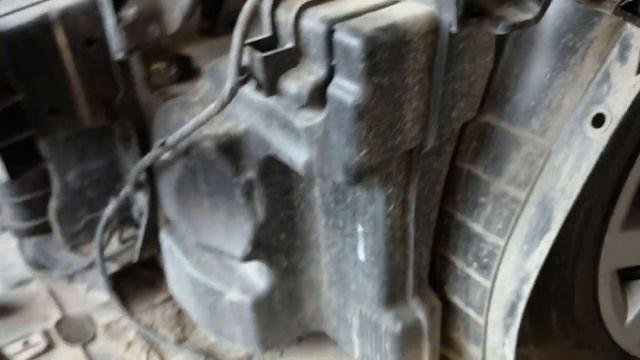 Как снять переднюю фару на Хёндай Солярисе 2.