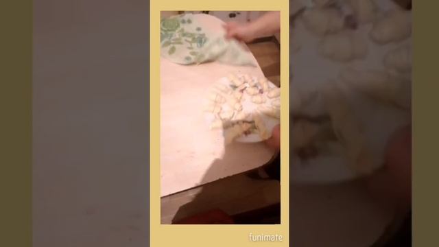 Рогалики с начинкой. Рецепт в описании ? смотреть онлайн
