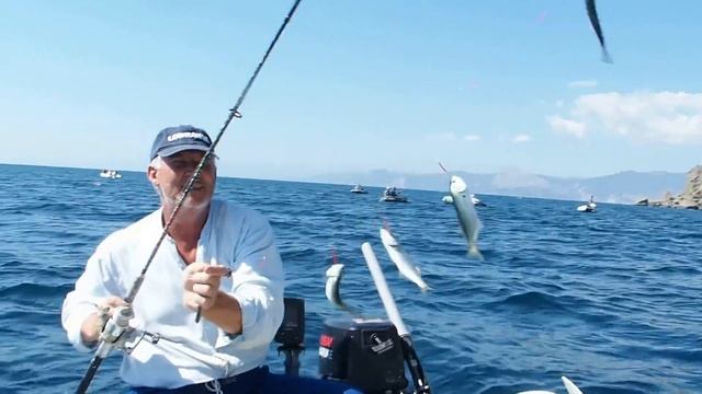 Отдых в бархатный сезон в Судаке. Отдых на море. Рыбалка в Крыму. смотреть онлайн