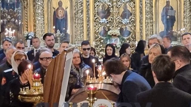 СКРЫЛИ ОТ НАС! ВОТ ЧТО ПОЛОЖИЛИ В МОГИЛУ К МУЖУ ГУРЦКОЙ ПЕТРУ КУЧЕРЕНКО ПЕРЕД ЗАКРЫТИЕМ КРЫШКИ смотреть онлайн