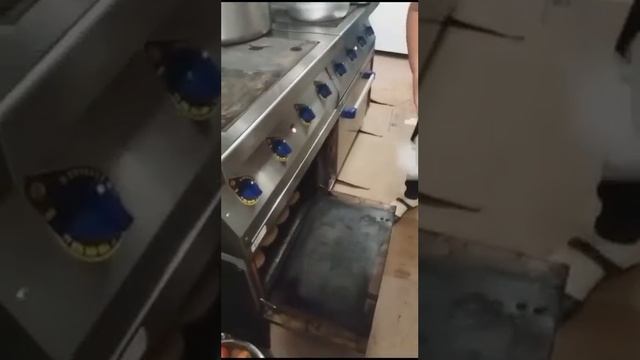 Наша пчёлка Мая ? за процессом готовки пирожков ?Всем завтракающим - приятного аппетита ? смотреть онлайн