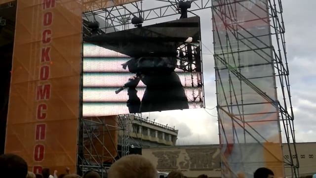 Смоки Мо - Бог любит всех людей в Лужниках 2011 смотреть онлайн