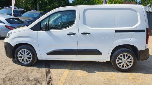 LB69GFZ Citroën Berlingo 1.5 1000 Enterprise M BlueHDI Euro 6 with 101 bhp I'm White + Stills 4K смотреть онлайн