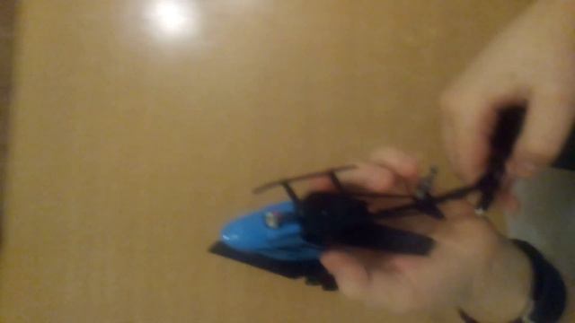 Показываю вертолёт на пульте управлении смотреть онлайн