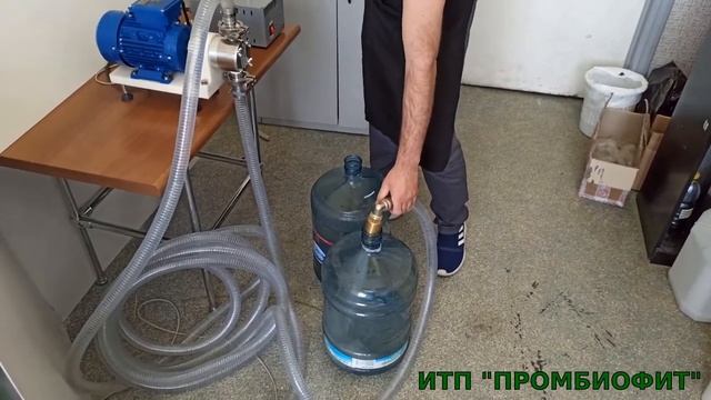 Розлив воды в 19л бутыли на АР-1И смотреть онлайн