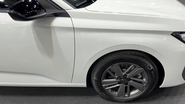 PEUGEOT 308 2023 Active Pack vs ALLURE - visual comparison EXTERIOR design смотреть онлайн