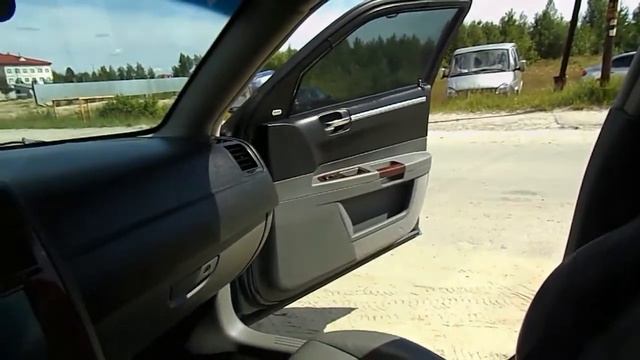 Крайслер 300С с наружи и внутри смотреть онлайн