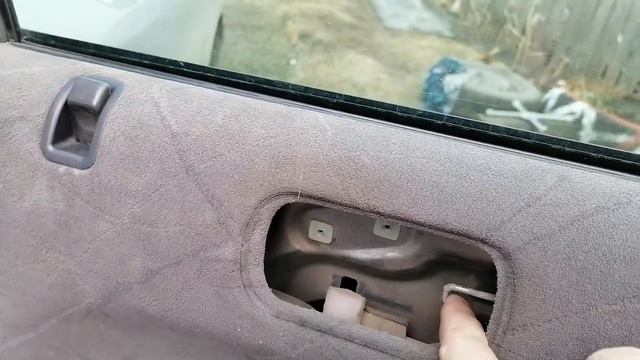 Honda civic 2000 года. Как Снять обшивку задней двери. смотреть онлайн