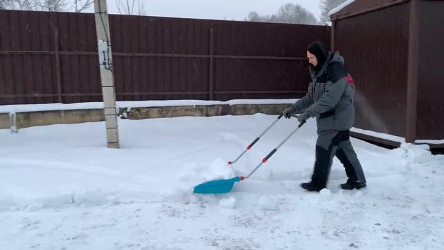 Скрепер для уборки снега Gardena / Скрепер-волокушка смотреть онлайн