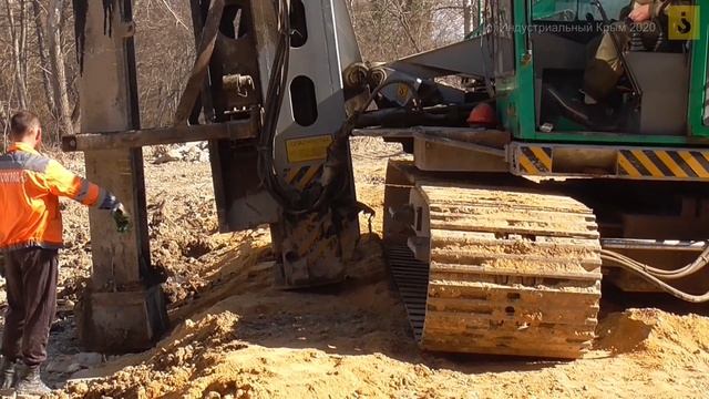 Мост через реку Кача. Забивка свай в центральную опору. смотреть онлайн