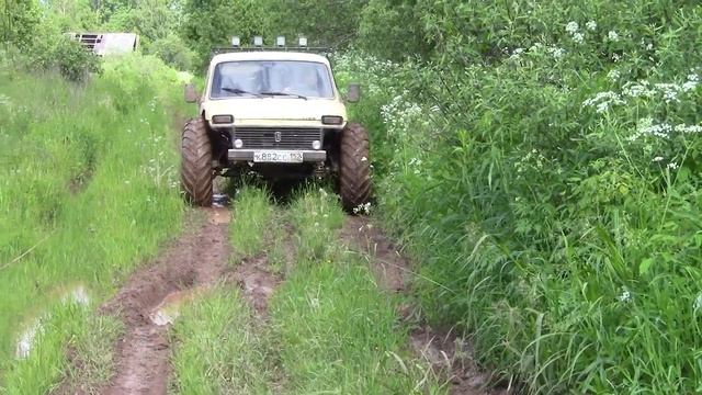 Ползаем по заброшенным деревням. Нивазия. Нива на ободрышах газ 66 смотреть онлайн