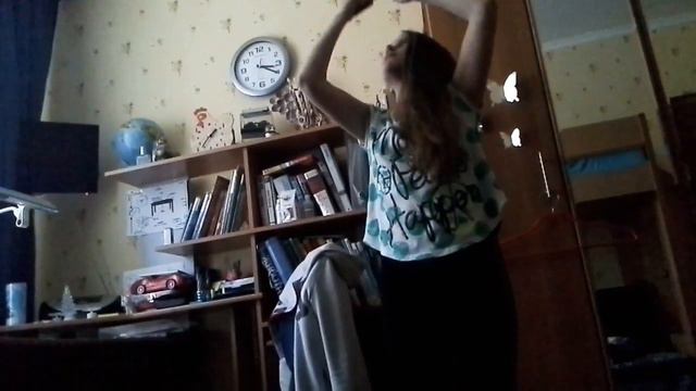 Полина учит меня снимать смотреть онлайн