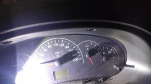 СТРЕЛКА ТЕМПЕРАТУРЫ НЕ ВОЗВРАЩАЕТСЯ ВНИЗ ВАЗ ПРИОРА  ПОКА НЕ СНЯТЬ И ОДЕТЬ КЛЕММУ АКБ