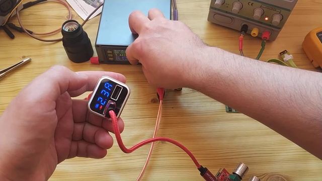 Автозарядка Sumpk на 2 USB со встроенным мультиметром. Старалась, но не смогла! смотреть онлайн
