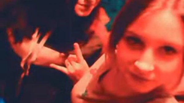 Курит не меньше чем винстон