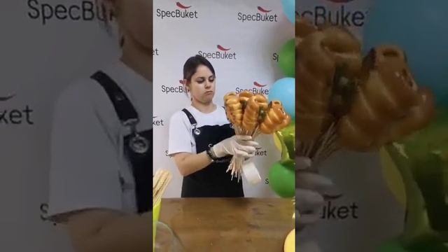 Собираем съедобный букет из сосисок в тесте. Прямой эфир из мастерской фуд-флористики "Спецбукет" смотреть онлайн
