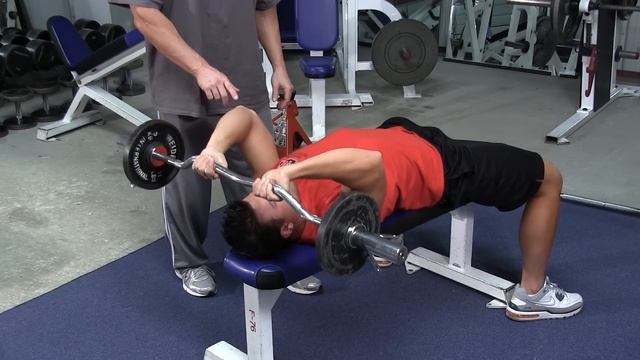Lying Barbell or EZ Bar Triceps Extension смотреть онлайн