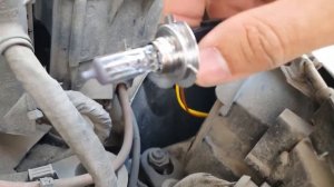 Замена лампы ближнего света Шкода Октавиа А7 / Skoda Octavia A7