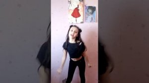 Да мы так не похожи,даже по цвету кожи