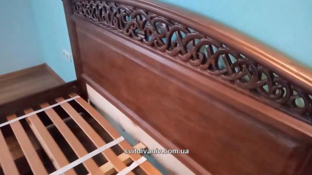 Кровать из ясеня с ящиками и резным изголовьем