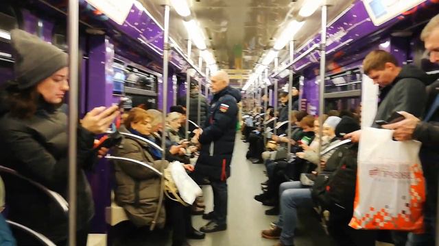 Поездка в "Новогоднем поезде" Ока на Серпуховско-Тимирязевской линии от Серпуховской до Чертановско смотреть онлайн