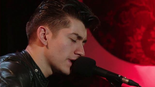 Arctic Monkeys - Love Is a Laserquest @ Jian Ghomeshi 2012 смотреть онлайн