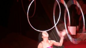 Circus. The fiery hoops. Цирк. Девушка крутит огненные обручи.