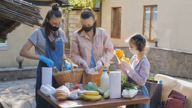 Миллионер распродал все свое имущество и раздал бедным, когда узнал страшную правду... смотреть онлайн