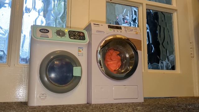 Kitchen Toy Washing machine From Super Chef Vs Miele Toy Washing machine From Theo Kline Wash Race. смотреть онлайн