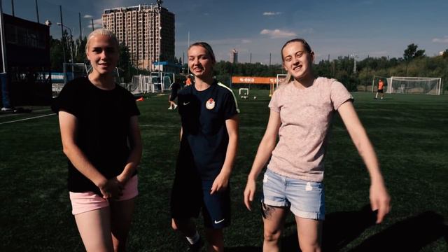 Как девушки играют в футбол? смотреть онлайн