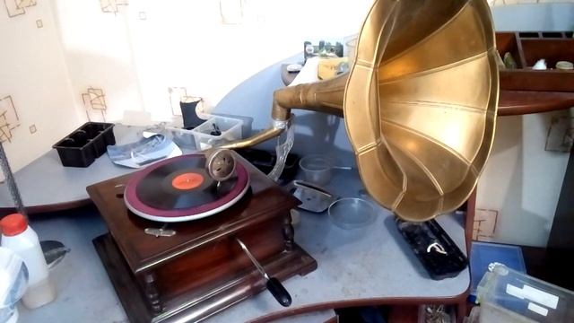 Первые звуки возрождаемого граммофона смотреть онлайн