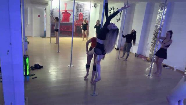 Pole-dance (занятие) Забыли выключить камеру, можно посмотреть как проходит занятие;) смотреть онлайн