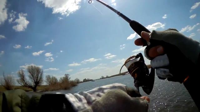 Рыбалка в Астрахани. Харабали, с.Селитренное. Апрель 2018. Ловля судака, щуки и окуня на ерике. смотреть онлайн