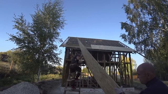 КУПИЛИ УЧАСТОК В ЛЕСУ. КАКАЯ БУДЕТ КРЫША. ЗАКОНЧИЛИ ОБРЕШЕТКУ И ПЕРВЫЕ ЛИСТЫ ОСП смотреть онлайн