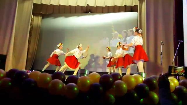 ДШИ г. Зеленоградск ансамбль "Росинка" танец "Тропотянка" смотреть онлайн