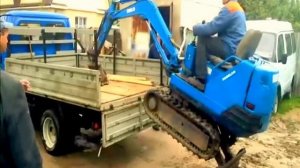 Миниэкскаватор Гусь-Хрустальный, саморазгрузка, работа и самозагрузка мини - экскаватора Kobelco